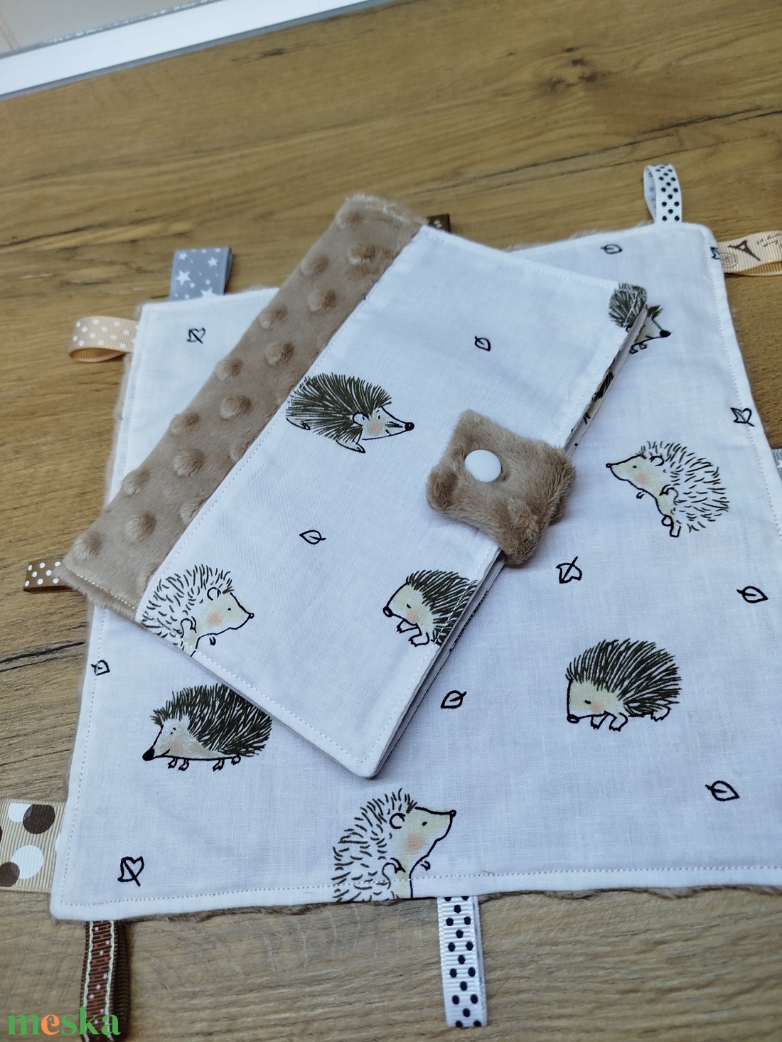 textil gyermek egészségügyi kiskönyv borító+címkerongyi sün mintával - otthon & életmód - papír, írószer - egészségügyi kiskönyv borító - Meska.hu textil gyermek egészségügyi kiskönyv borító+címkerongyi sün mintával - otthon & életmód - papír, írószer - egészségügyi kiskönyv borító - Meska.hu