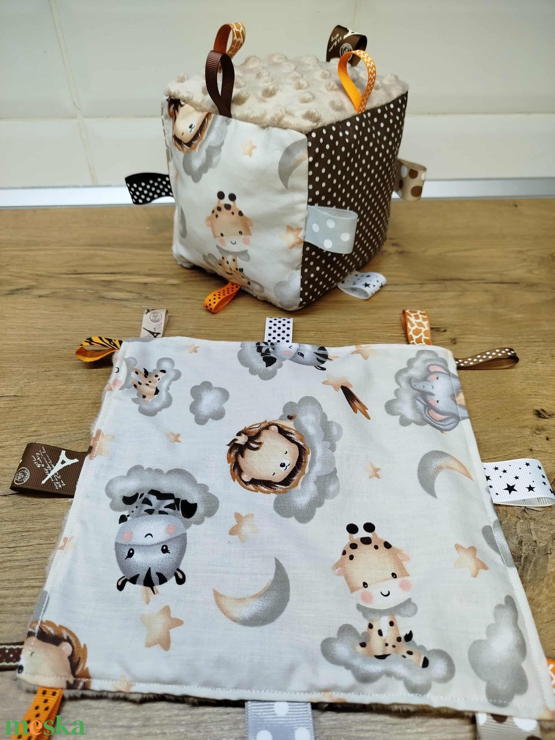 állatmintás  címkerongyi+puha csörgő címkekocka szett - játék & sport - 3 éves kor alattiaknak - babakocka - Meska.hu