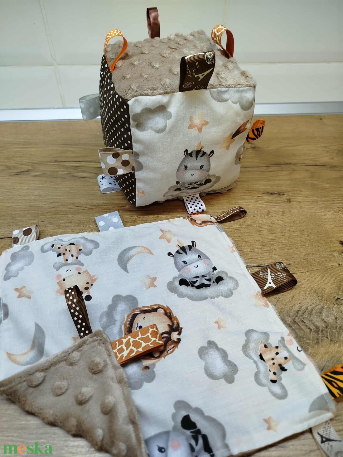 állatmintás  címkerongyi+puha csörgő címkekocka szett - játék & sport - 3 éves kor alattiaknak - babakocka - Meska.hu