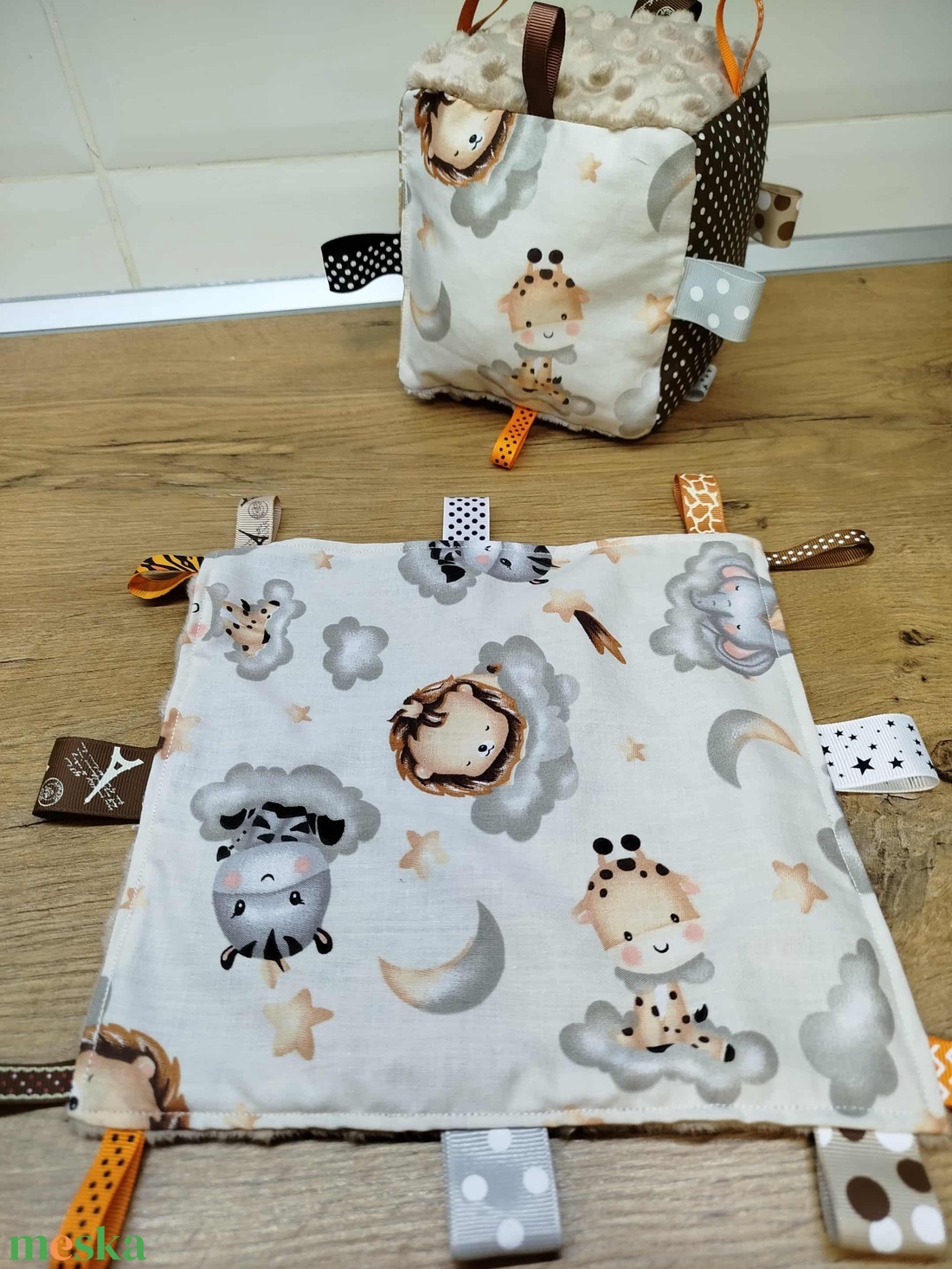 állatmintás  címkerongyi+puha csörgő címkekocka szett - játék & sport - 3 éves kor alattiaknak - babakocka - Meska.hu