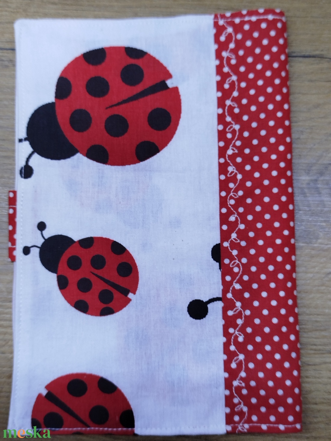 textil gyermek egészségügyi kiskönyv borító,katica mintával - baba - mama - babaemlékek - egészségügyi kiskönyv borító - Meska.hu