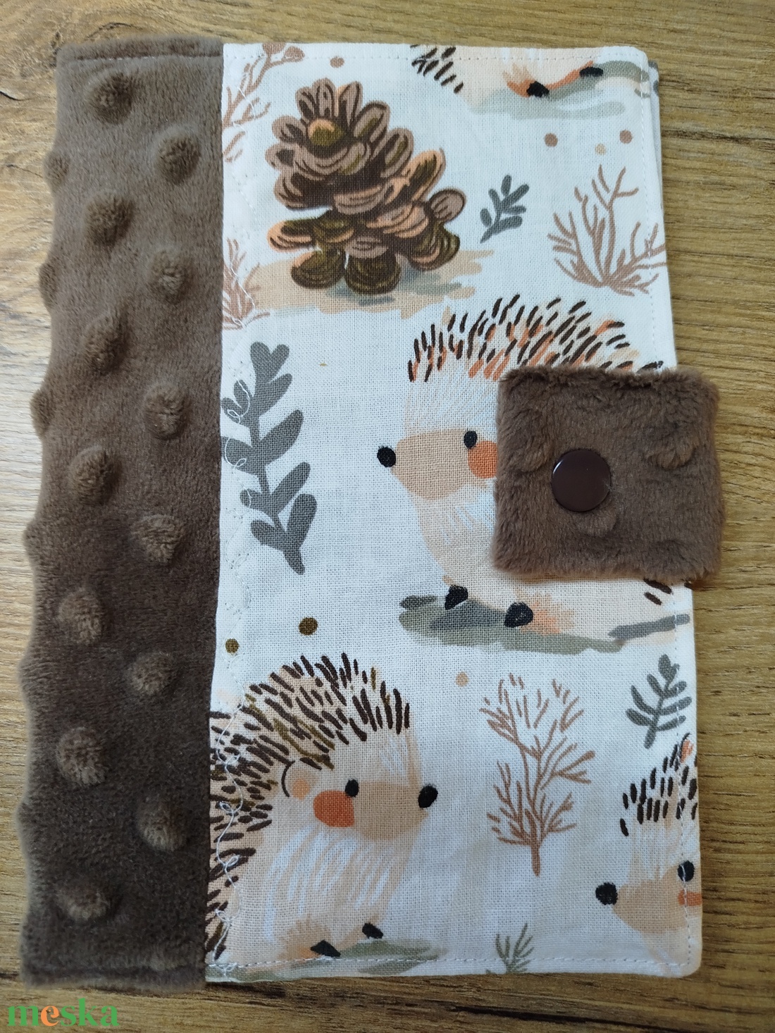 textil gyermek egészségügyi kiskönyv borító,erdei sün     mintával - baba - mama - babaemlékek - egészségügyi kiskönyv borító - Meska.hu