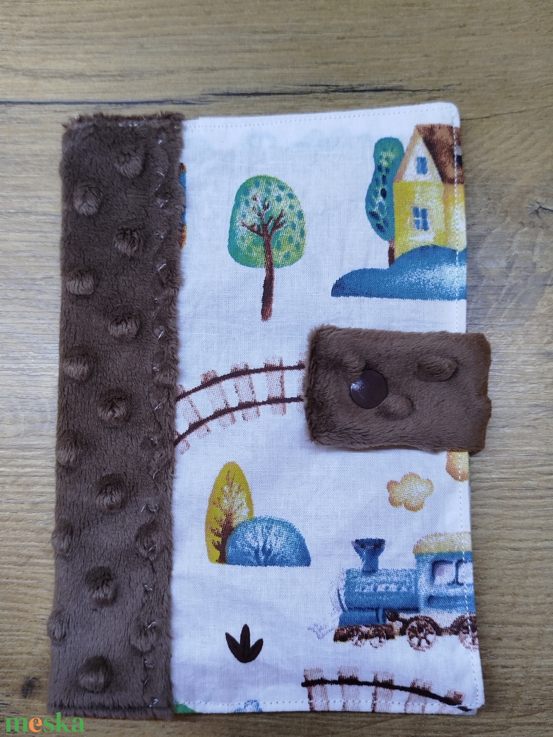 textil gyermek egészségügyi kiskönyv borító vonat mintával - baba - mama - babaemlékek - egészségügyi kiskönyv borító - Meska.hu