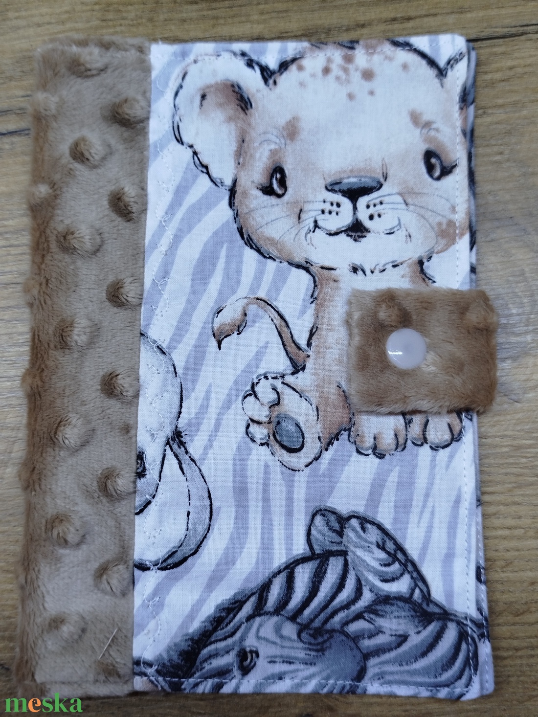 textil gyermek egészségügyi kiskönyv borító állatmintával - baba - mama - babaemlékek - egészségügyi kiskönyv borító - Meska.hu