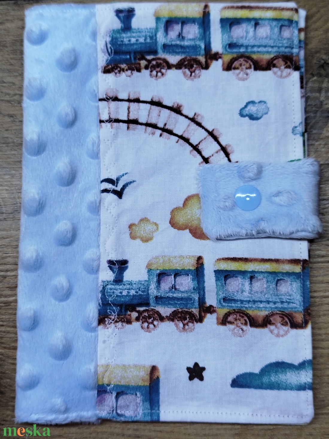 textil gyermek egészségügyi kiskönyv borító vonat mintával - baba - mama - babaemlékek - egészségügyi kiskönyv borító - Meska.hu