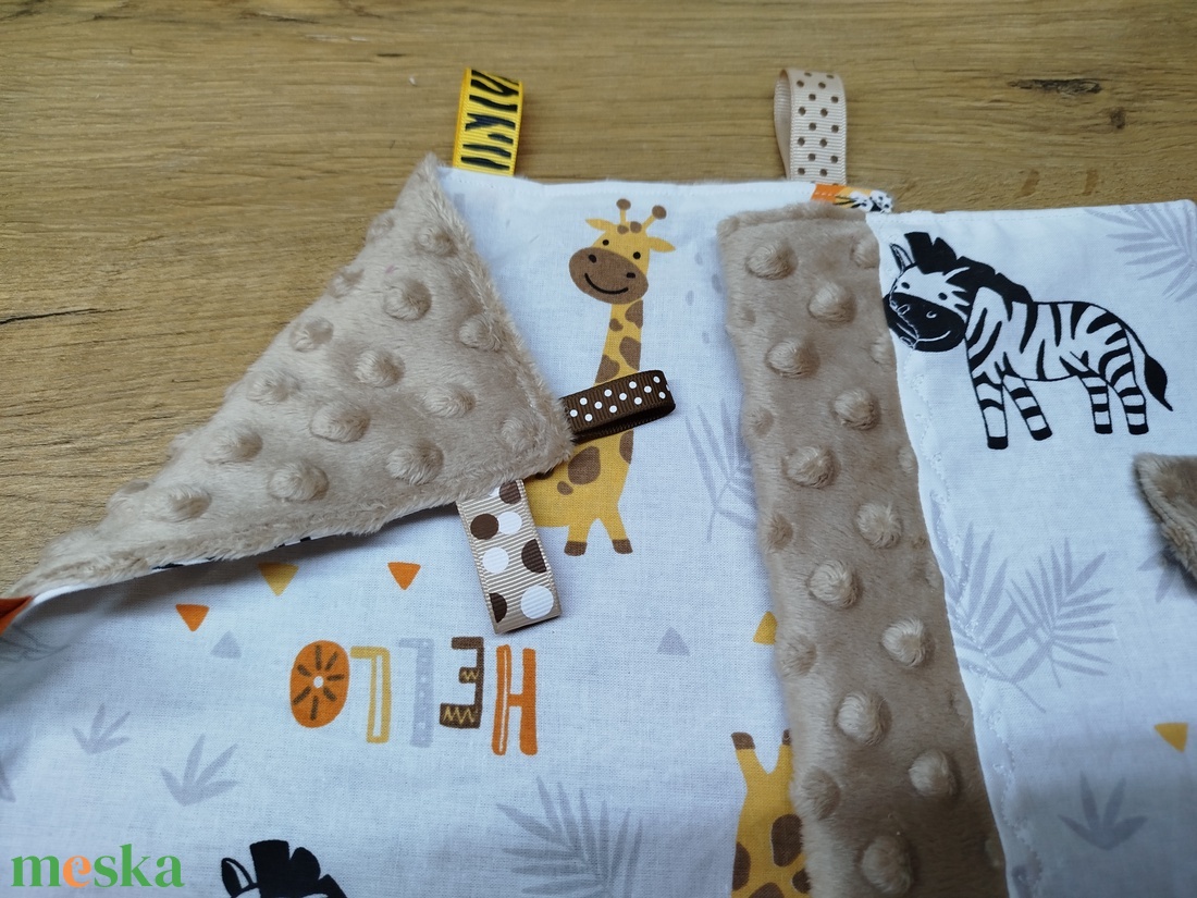 textil gyermek egészségügyi kiskönyv borító+címkerongyi maci- repülőgép   mintával  - baba - mama - babaemlékek - egészségügyi kiskönyv borító - Meska.hu