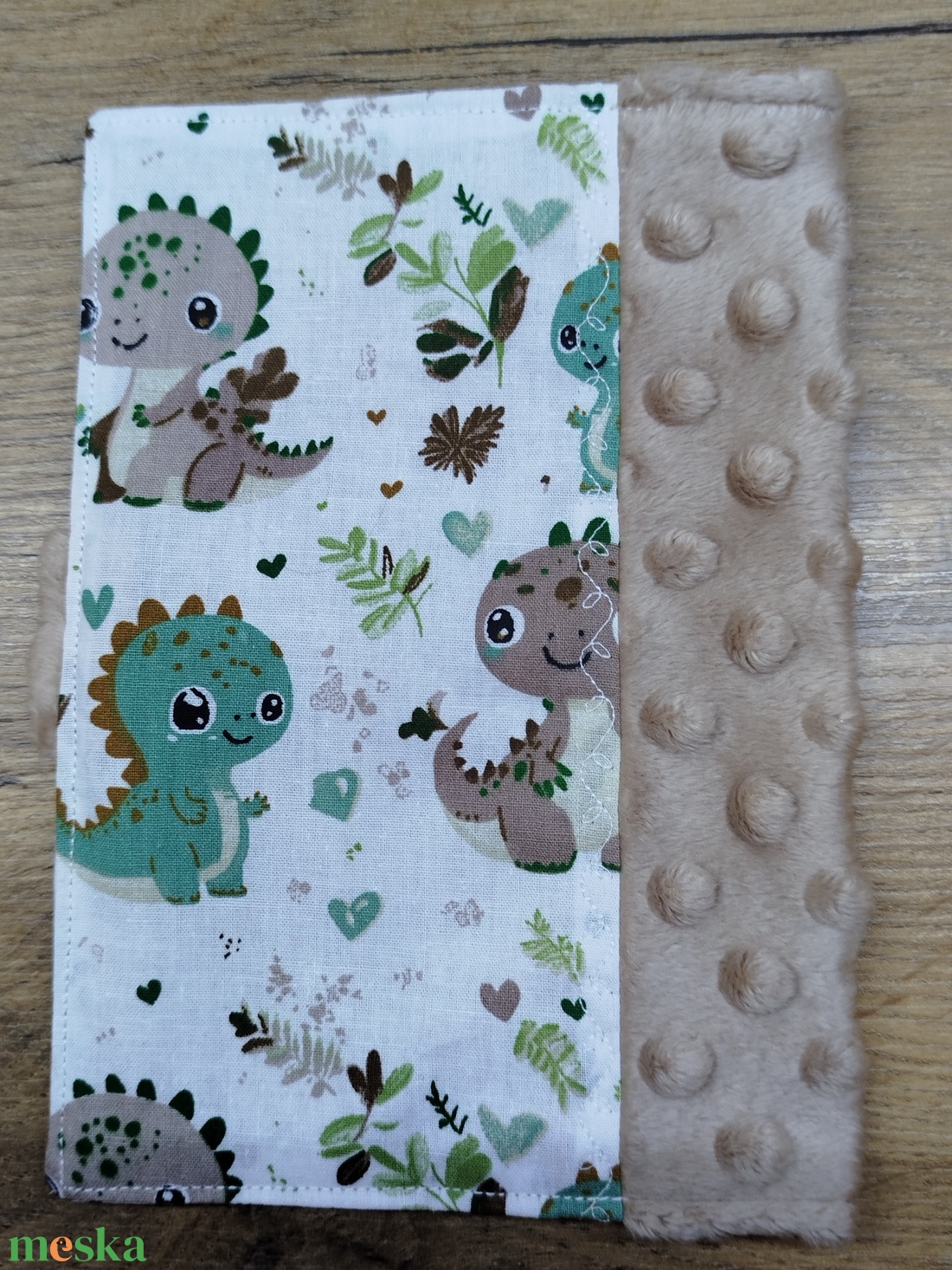 textil gyermek egészségügyi kiskönyv borító dinoszaurusz  mintával - baba - mama - babaemlékek - egészségügyi kiskönyv borító - Meska.hu