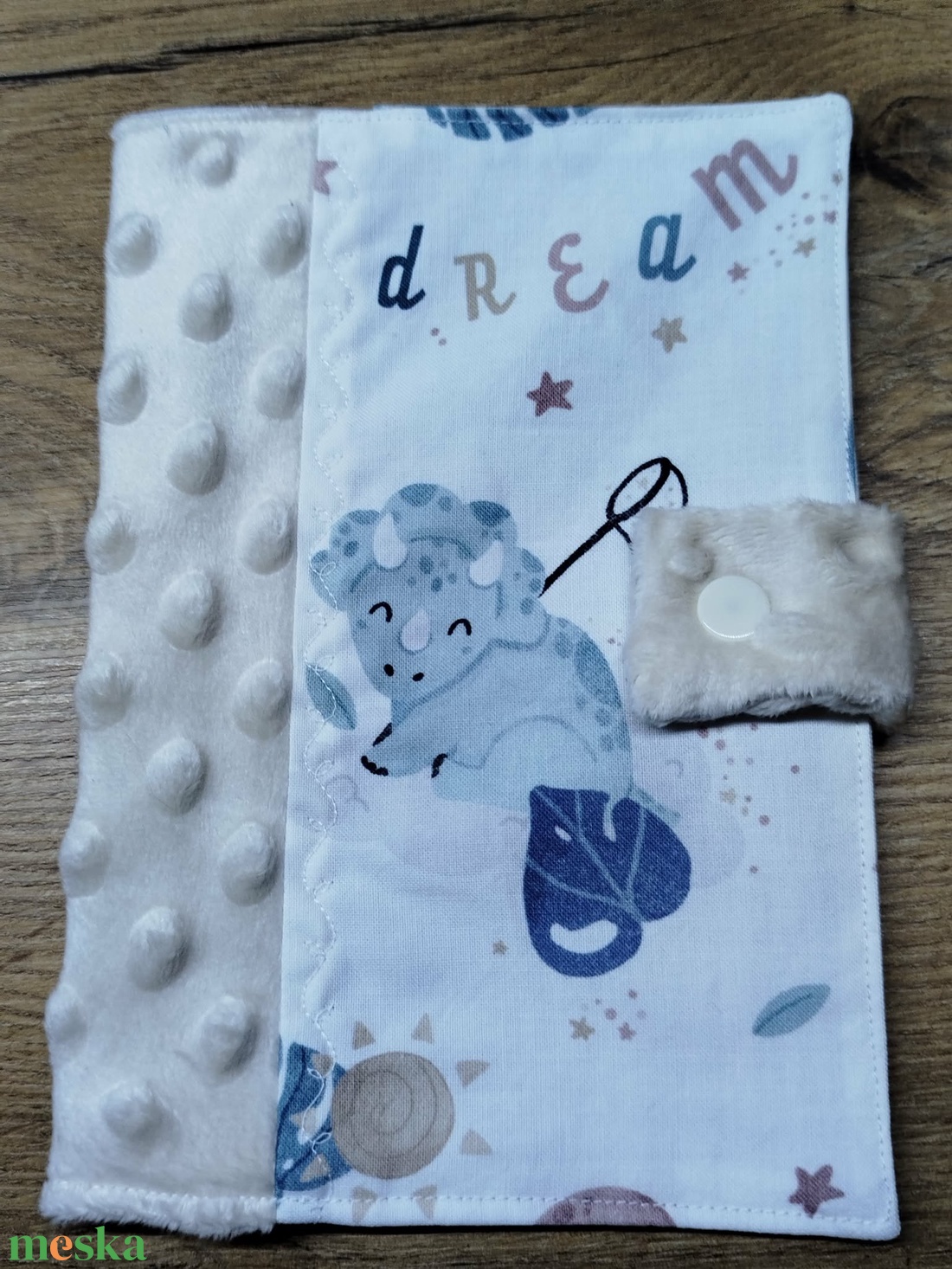 textil gyermek egészségügyi kiskönyv borító dino   mintával - baba - mama - babaemlékek - egészségügyi kiskönyv borító - Meska.hu