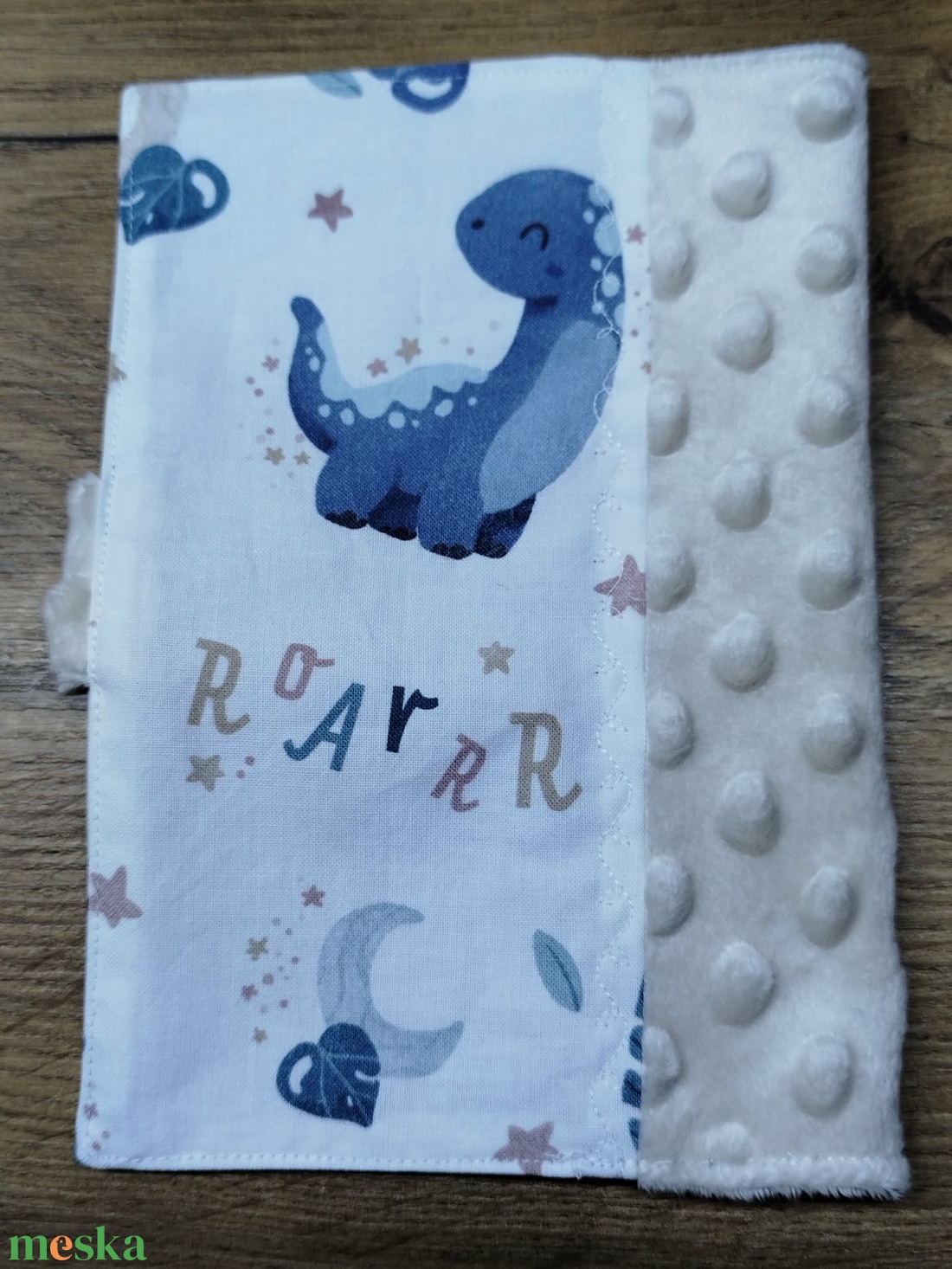 textil gyermek egészségügyi kiskönyv borító dino   mintával - baba - mama - babaemlékek - egészségügyi kiskönyv borító - Meska.hu
