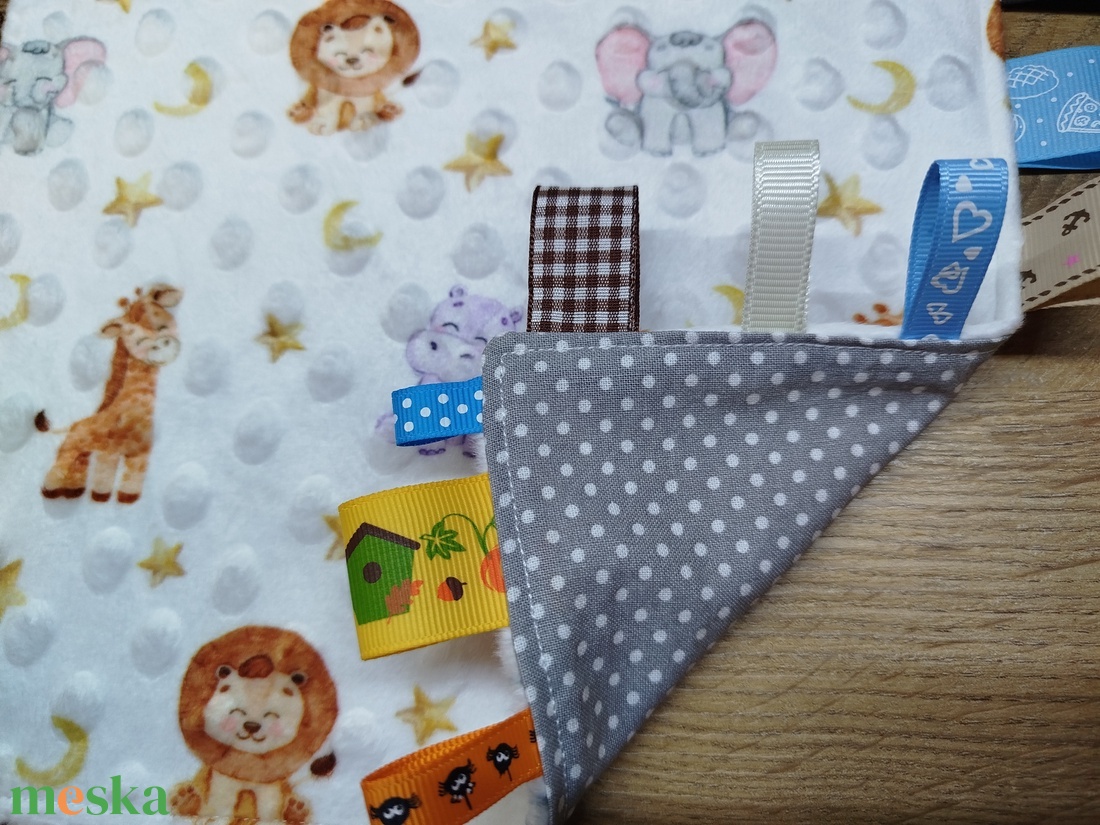 Sok címkével mintás  címkerongyi -szundikendő - baba - mama - baba játékok - szundikendő, alvóka - Meska.hu