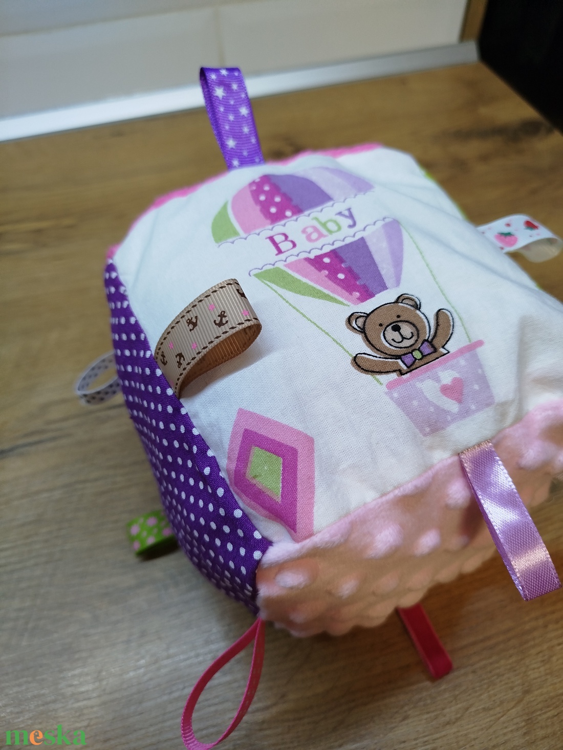   Maci mintás  puha csörgő címkekocka  - baba - mama - baba játékok - babakocka - Meska.hu