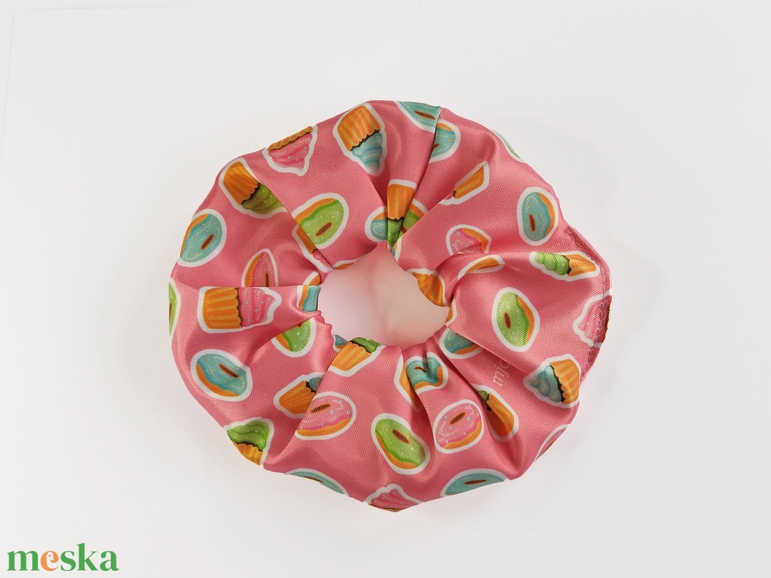 Sütis scrunchie pink alapon - ruha & divat - hajdísz & hajcsat - hajgumi - Meska.hu Sütis scrunchie pink alapon - ruha & divat - hajdísz & hajcsat - hajgumi - Meska.hu