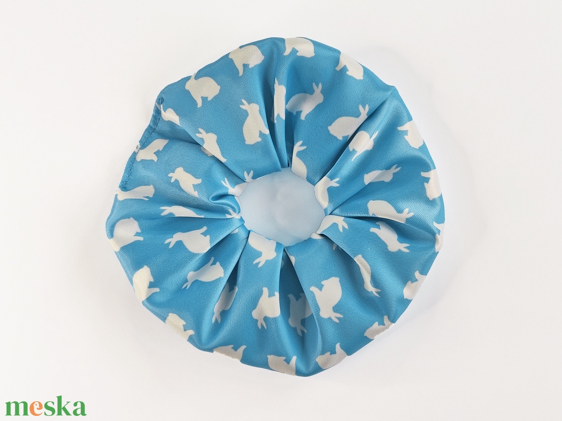 Nyuszis scrunchie - kék alapon egyedi mintával - ruha & divat - hajdísz & hajcsat - hajgumi - Meska.hu Nyuszis scrunchie - kék alapon egyedi mintával - ruha & divat - hajdísz & hajcsat - hajgumi - Meska.hu
