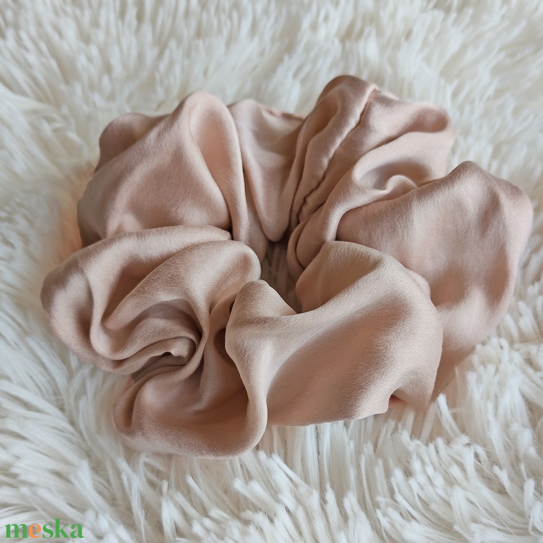 100% Valódi SELYEM scrunchie (púder rózsaszín) - ruha & divat - hajdísz & hajcsat - hajgumi - Meska.hu 100% Valódi SELYEM scrunchie (púder rózsaszín) - ruha & divat - hajdísz & hajcsat - hajgumi - Meska.hu