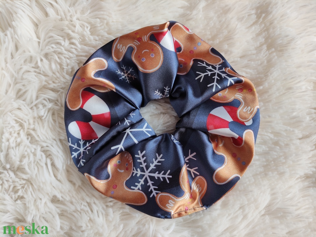 MÉZESKALÁCSOS SCRUNCHIE - karácsonyi hajgumi - ruha & divat - hajdísz & hajcsat - hajgumi - Meska.hu MÉZESKALÁCSOS SCRUNCHIE - karácsonyi hajgumi - ruha & divat - hajdísz & hajcsat - hajgumi - Meska.hu