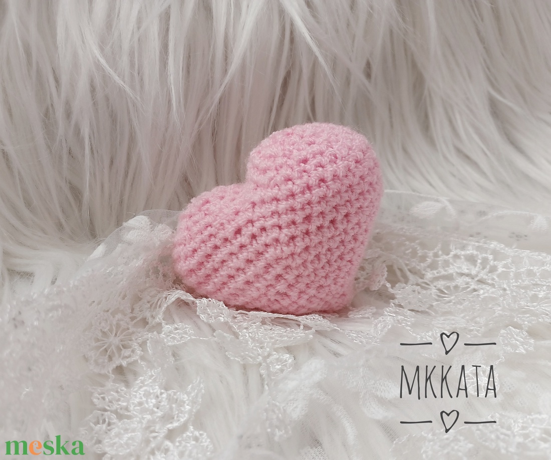 Horgolt szív fotózásra - ruha & divat - babaruha & gyerekruha - babafotózási ruha és kellék - Meska.hu Horgolt szív fotózásra - ruha & divat - babaruha & gyerekruha - babafotózási ruha és kellék - Meska.hu