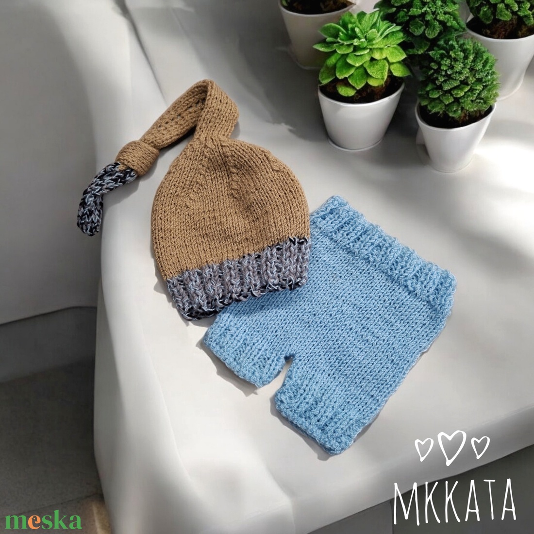 Kötött babasapka és nadrág szett egyedi ujszülött fotózásra - ruha & divat - babaruha & gyerekruha - babafotózási ruha és kellék - Meska.hu Kötött babasapka és nadrág szett egyedi ujszülött fotózásra - ruha & divat - babaruha & gyerekruha - babafotózási ruha és kellék - Meska.hu