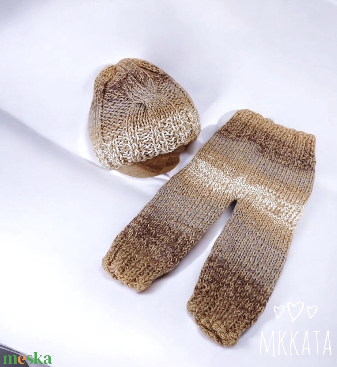 Kötött baba sapka és nadrág szett újszülött fotózáshoz - ruha & divat - babaruha & gyerekruha - babafotózási ruha és kellék - Meska.hu Kötött baba sapka és nadrág szett újszülött fotózáshoz - ruha & divat - babaruha & gyerekruha - babafotózási ruha és kellék - Meska.hu