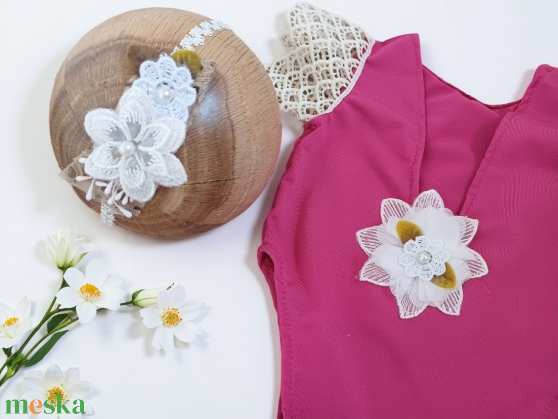 Pink csipkés újszülött body virágos díszítéssel - baba - mama - babafotózás - szett újszülött fotózásra - Meska.hu