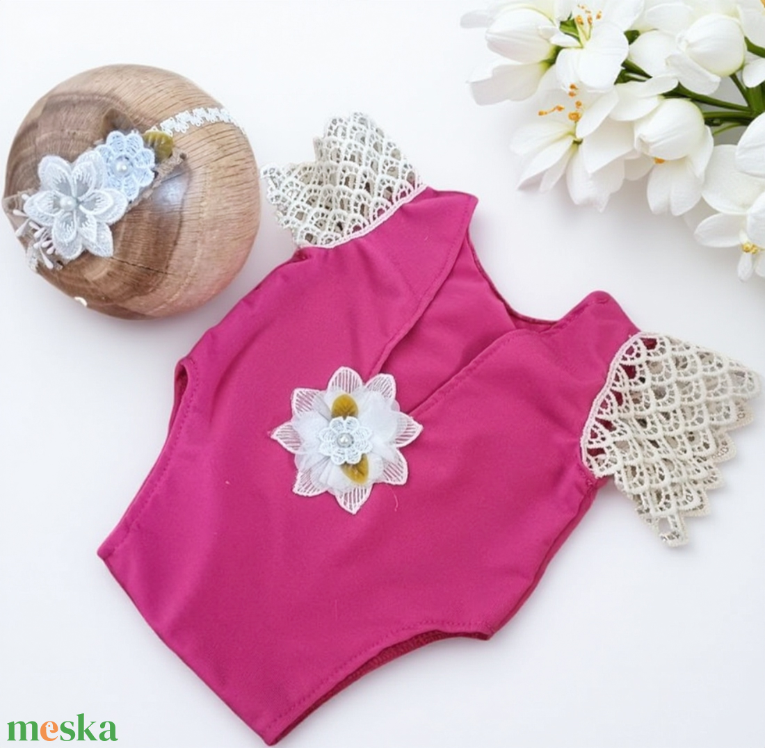 Pink csipkés újszülött body virágos díszítéssel - baba - mama - babafotózás - szett újszülött fotózásra - Meska.hu