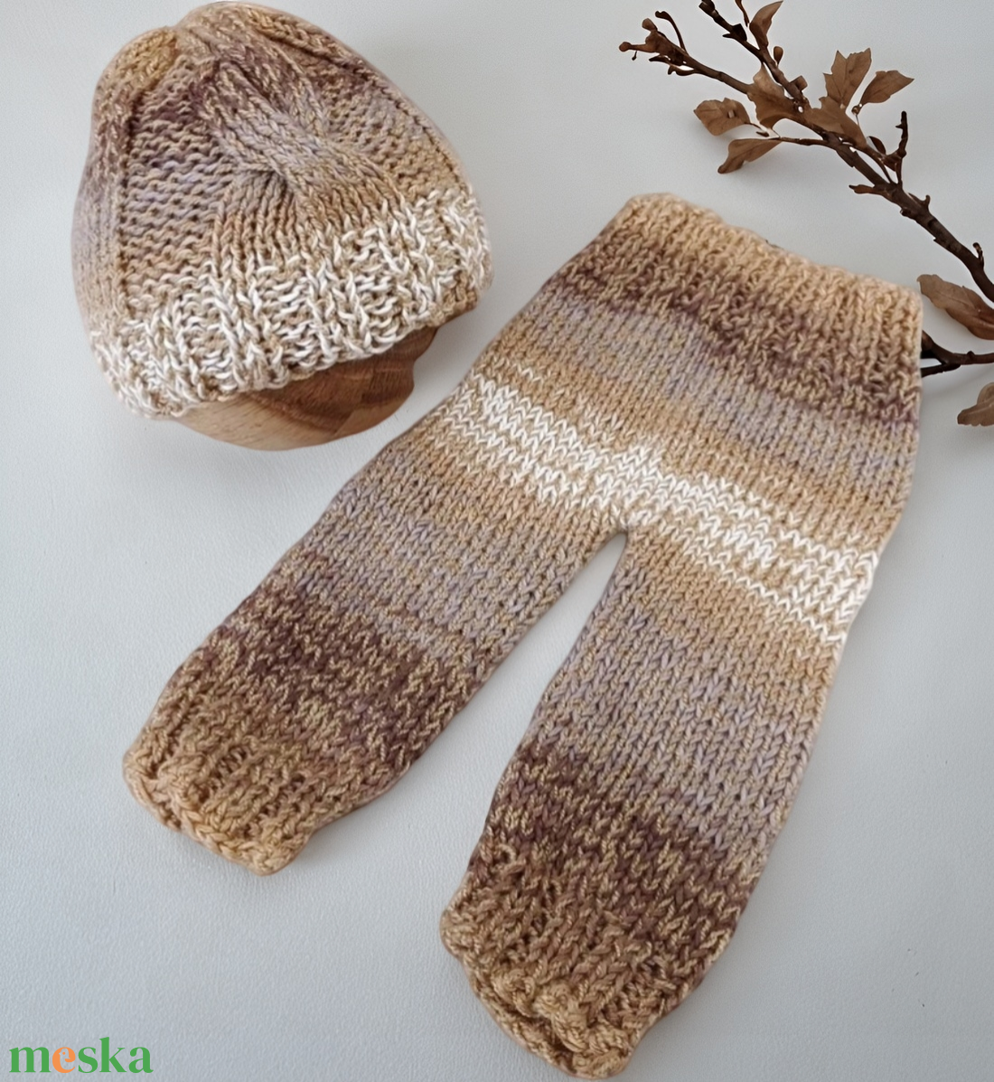 Barna beige kötött újszülött szett sapkával és nadrággal - baba - mama - babafotózás - szett újszülött fotózásra - Meska.hu