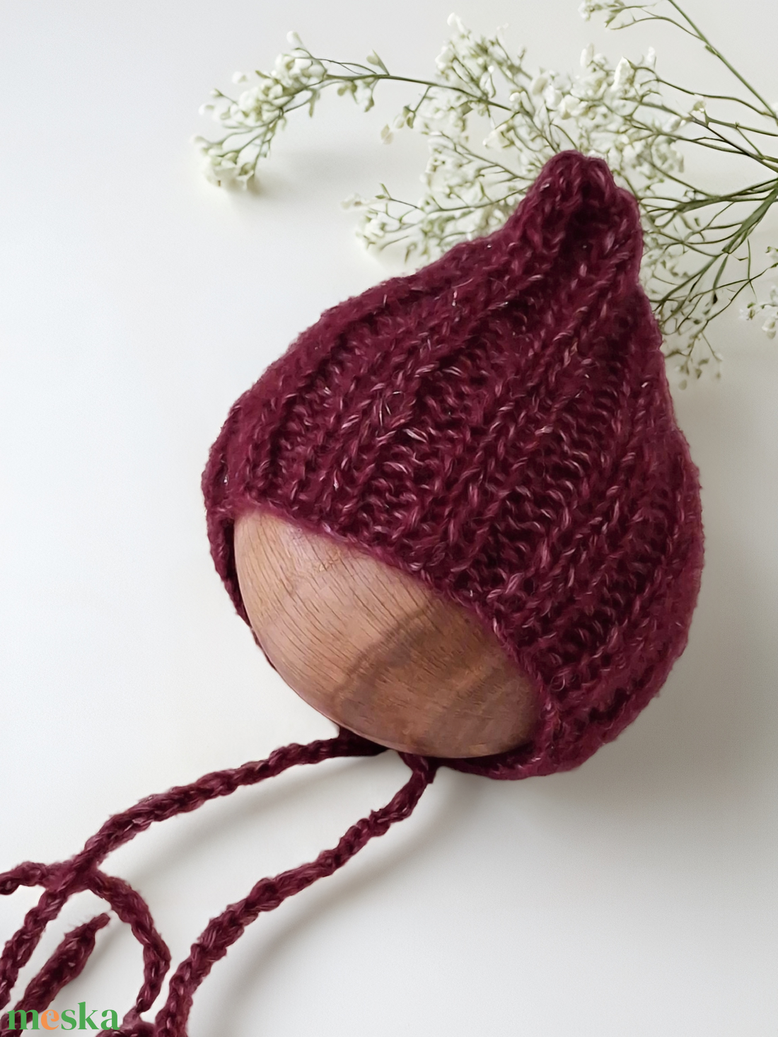 Bordó kötött újszülött manósapka megkötővel babafotózási kellék - baba - mama - babaruházat - babasapka - Meska.hu