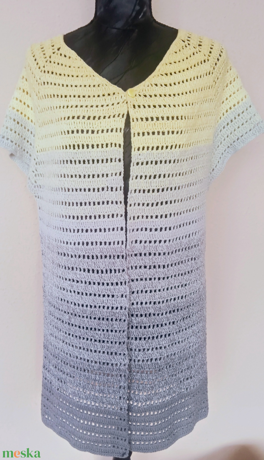Színátmenetes fonalból horgolt mellény - ruha & divat - női ruha - mellény - Meska.hu