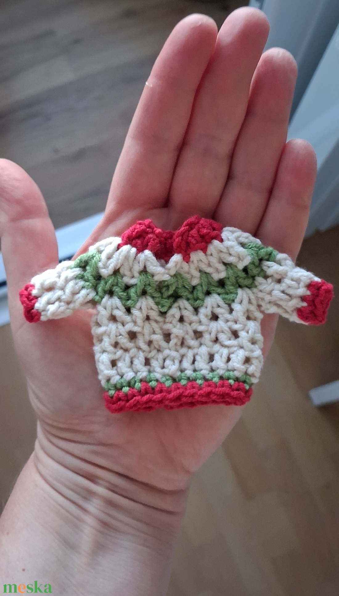 Horgolt mini pulóver karácsonyfadísz/ajándékkísérő - karácsony - karácsonyi lakásdekoráció - karácsonyfadíszek - Meska.hu
