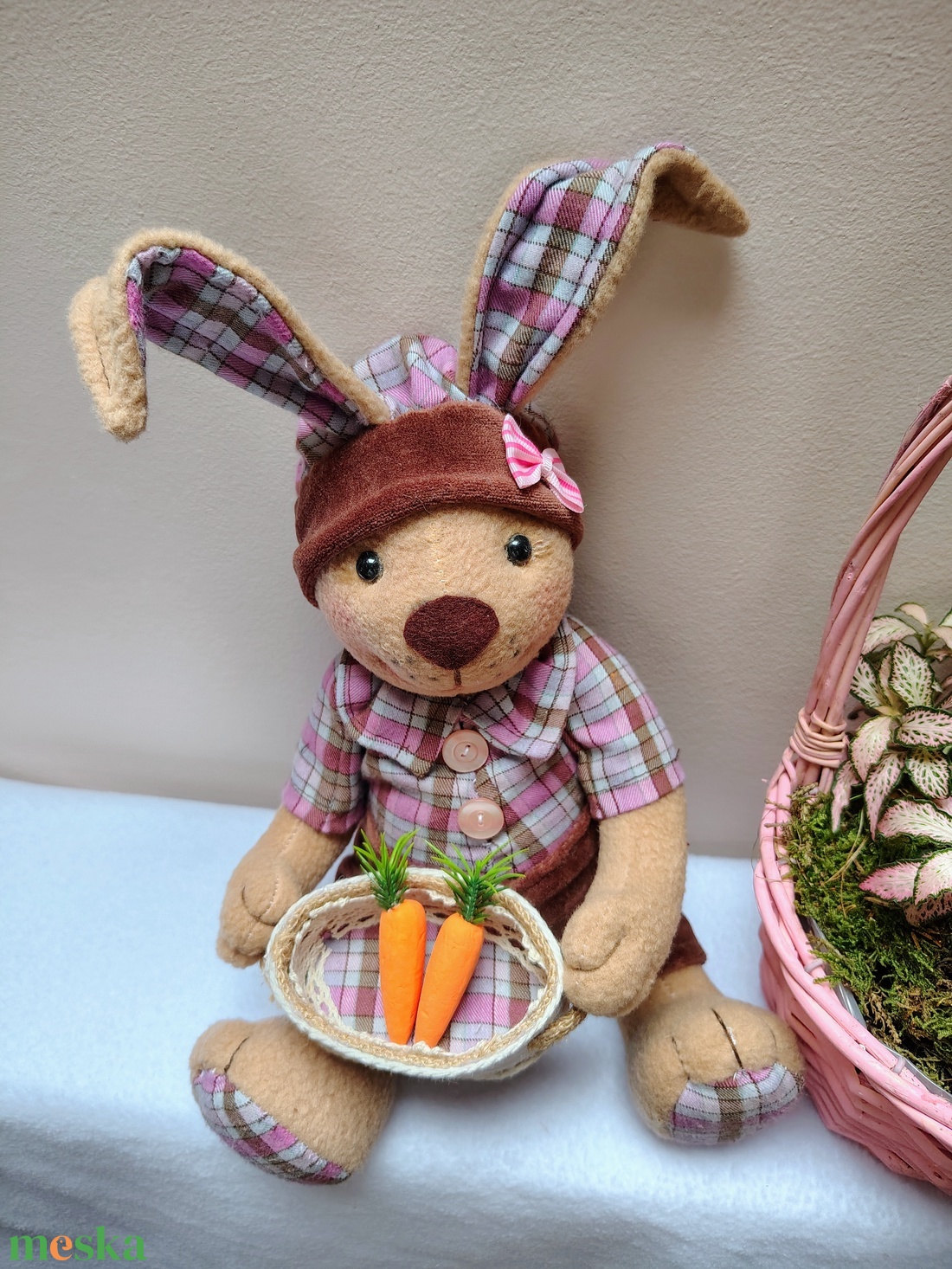 Ülő Nyuszi lány - ünnepi díszek, dekorációk - húsvéti díszek és dekorációk - húsvéti asztaldíszek - Meska.hu
