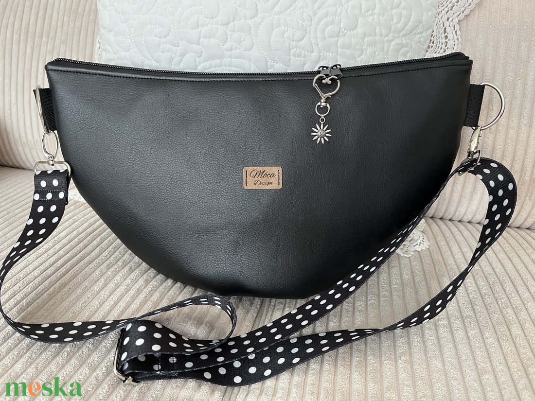 Luna bag fekete, pöttyös hevederrel - táska & tok - kézitáska & válltáska - vállon átvethető táska - Meska.hu