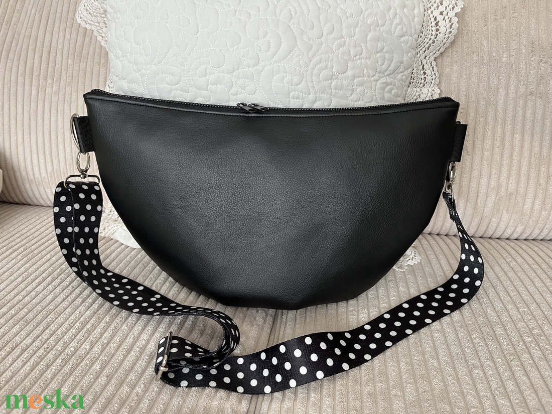 Luna bag fekete, pöttyös hevederrel - táska & tok - kézitáska & válltáska - vállon átvethető táska - Meska.hu