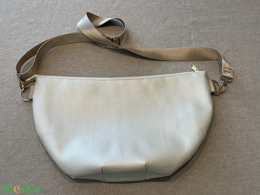 Luna bag, világos beige metál - táska & tok - kézitáska & válltáska - vállon átvethető táska - Meska.hu