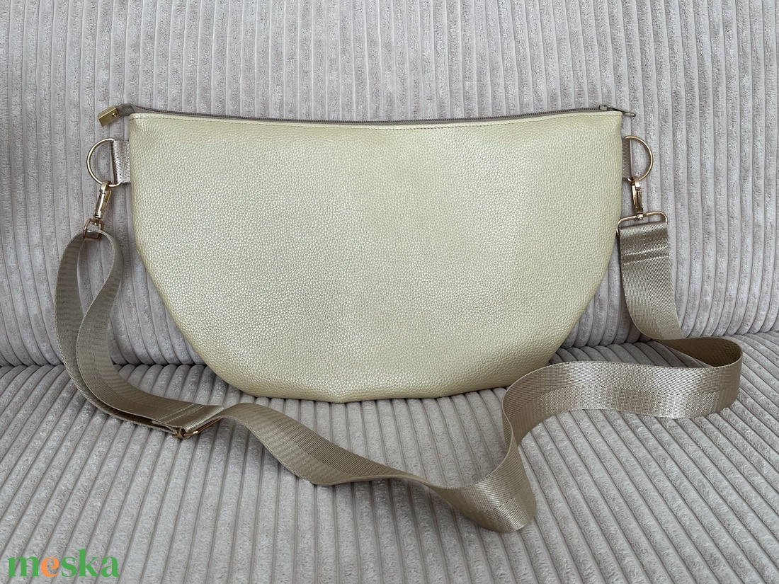 Luna bag vanília metál fényű - táska & tok - kézitáska & válltáska - vállon átvethető táska - Meska.hu