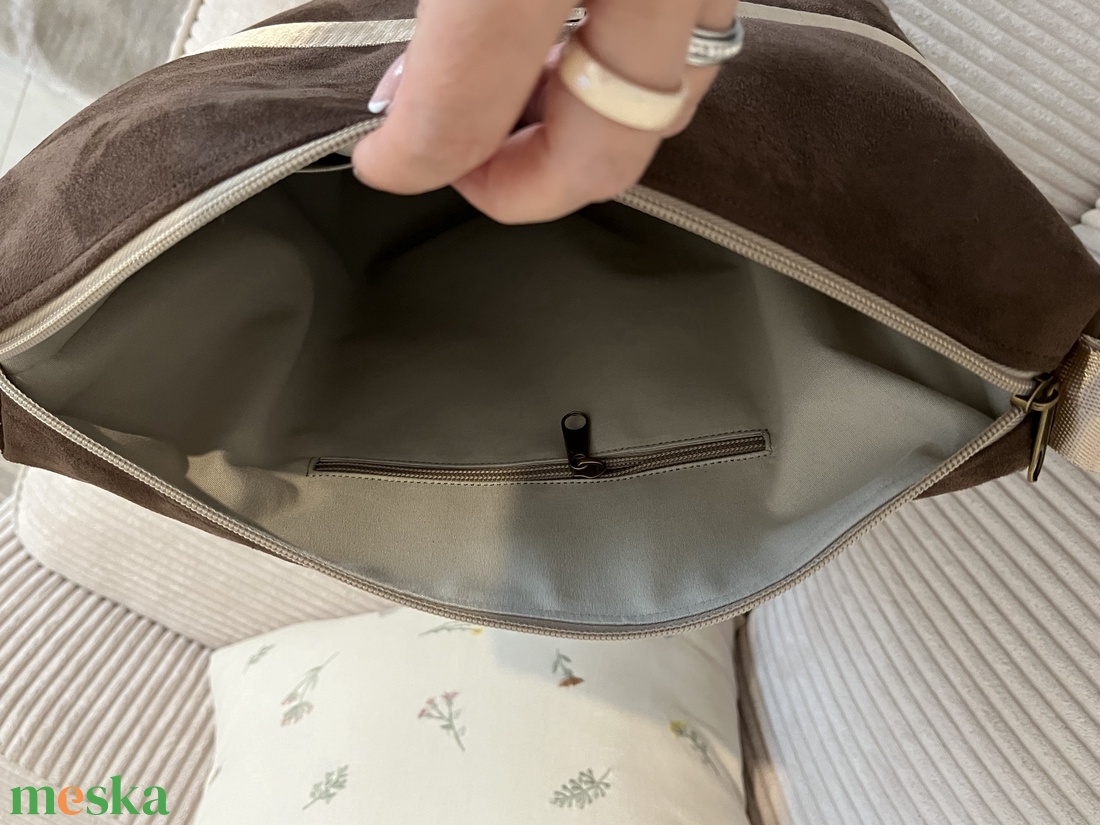 Móca Geek váll és crossbody táska - táska & tok - kézitáska & válltáska - nagy pakolós táska - Meska.hu