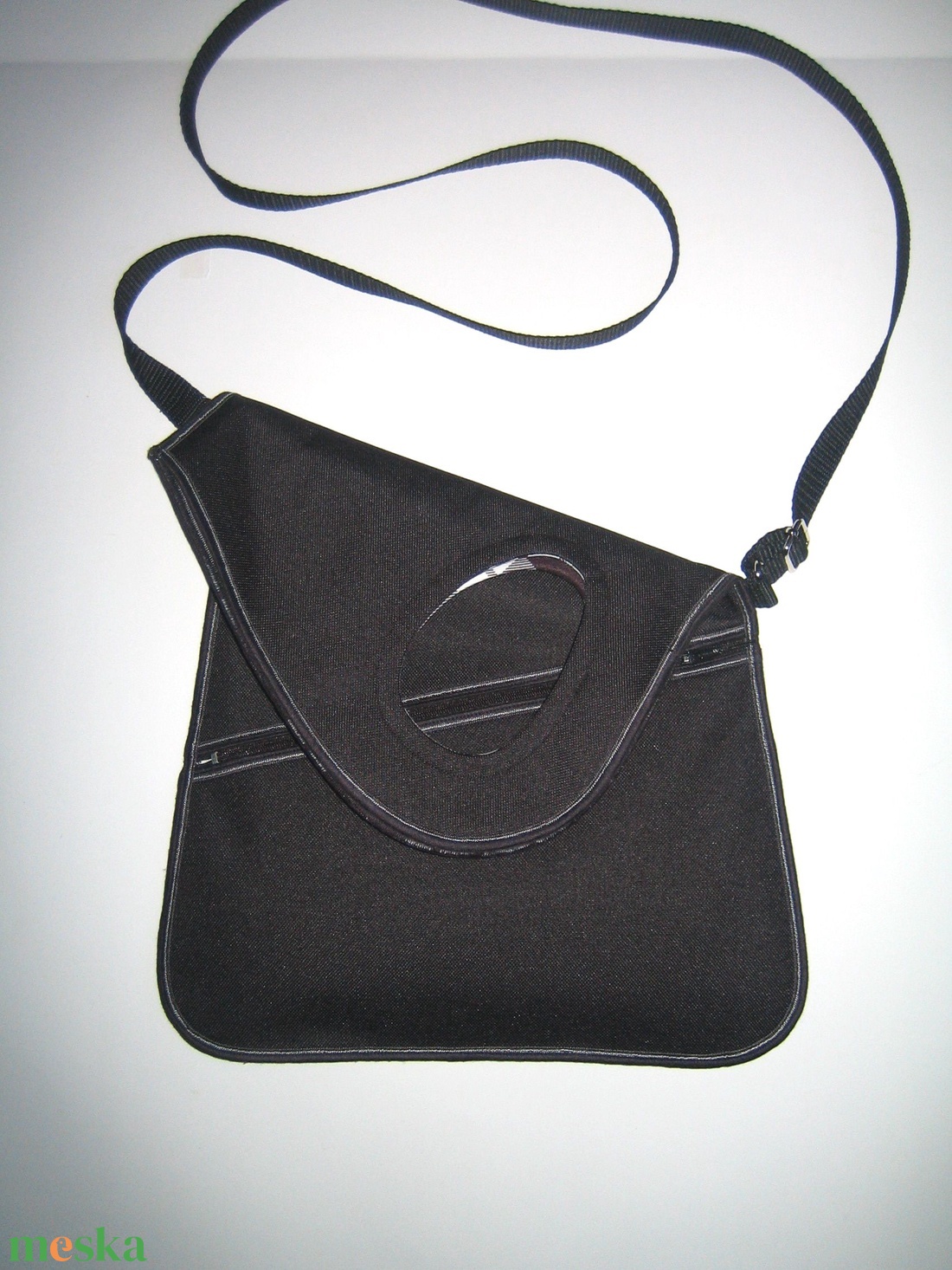 Aszimmetrikus kistáska oldaltáska fekete vízálló anyagból #kistáska - táska & tok - kézitáska & válltáska - vállon átvethető táska - Meska.hu