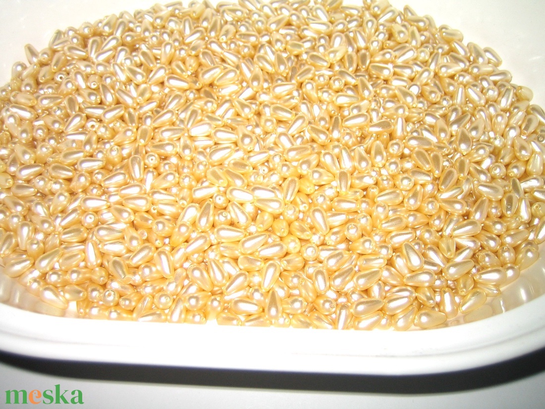 Fél kg csepp alakú bézs tekla gyöngy üveggyöngy 10mm - kellékek & szerszámok - gyöngyfűzés kellékek - üveggyöngy - Meska.hu Fél kg csepp alakú bézs tekla gyöngy üveggyöngy 10mm - kellékek & szerszámok - gyöngyfűzés kellékek - üveggyöngy - Meska.hu