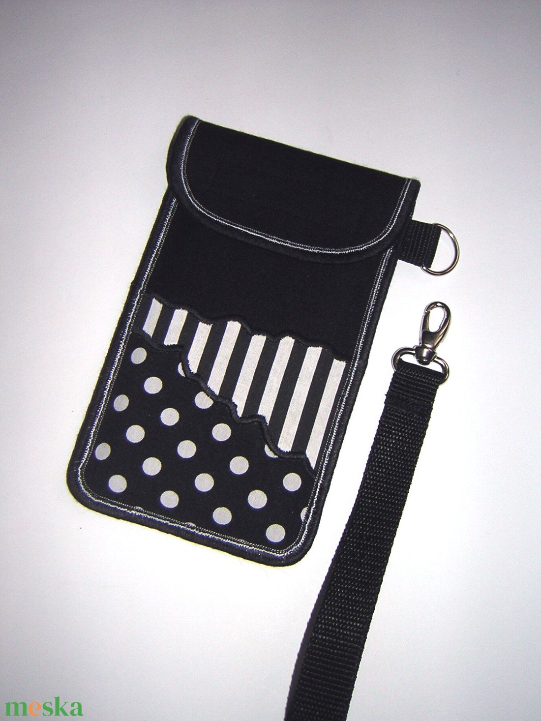 Elegáns csuklón viselhető mobiltok XL-es telefonokhoz fekete-fehér-pöttyös-csíkos - táska & tok - pénztárca & más tok - telefontok - Meska.hu Elegáns csuklón viselhető mobiltok XL-es telefonokhoz fekete-fehér-pöttyös-csíkos - táska & tok - pénztárca & más tok - telefontok - Meska.hu