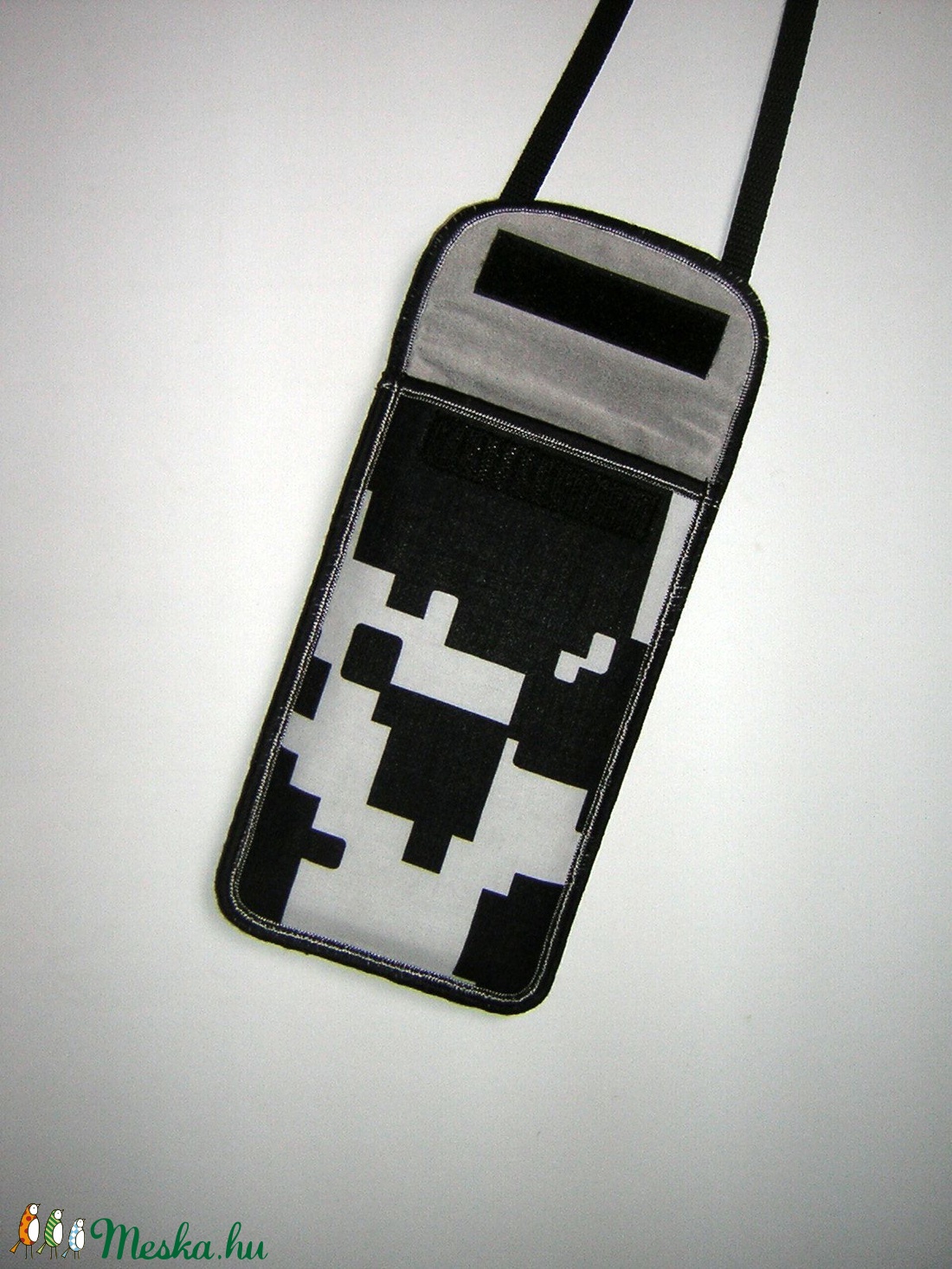 Mobiltok Plus-os méretű telefonokhoz Pixel mintás telefontartó állítható pánttal   - táska & tok - pénztárca & más tok - telefontok - Meska.hu