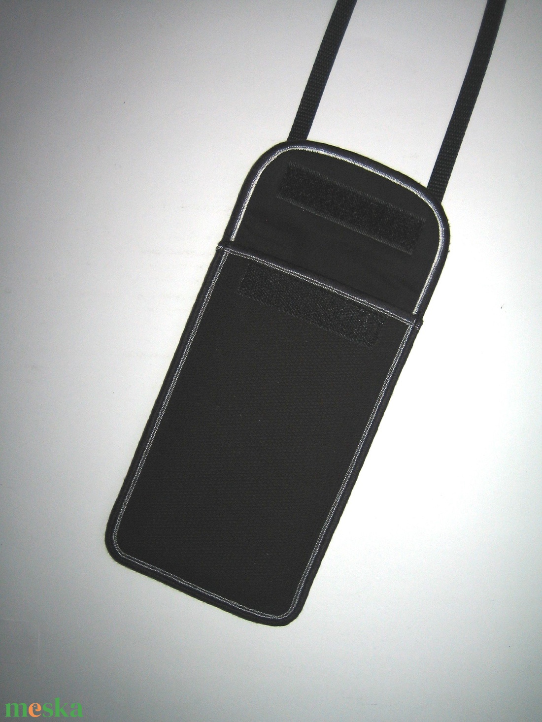 Elegáns Mobil Tok állítható pánttal XL telefon tartó oldaltáska iPhone kistáska fekete-ezüst - táska & tok - kézitáska & válltáska - vállon átvethető táska - Meska.hu Elegáns Mobil Tok állítható pánttal XL telefon tartó oldaltáska iPhone kistáska fekete-ezüst - táska & tok - kézitáska & válltáska - vállon átvethető táska - Meska.hu