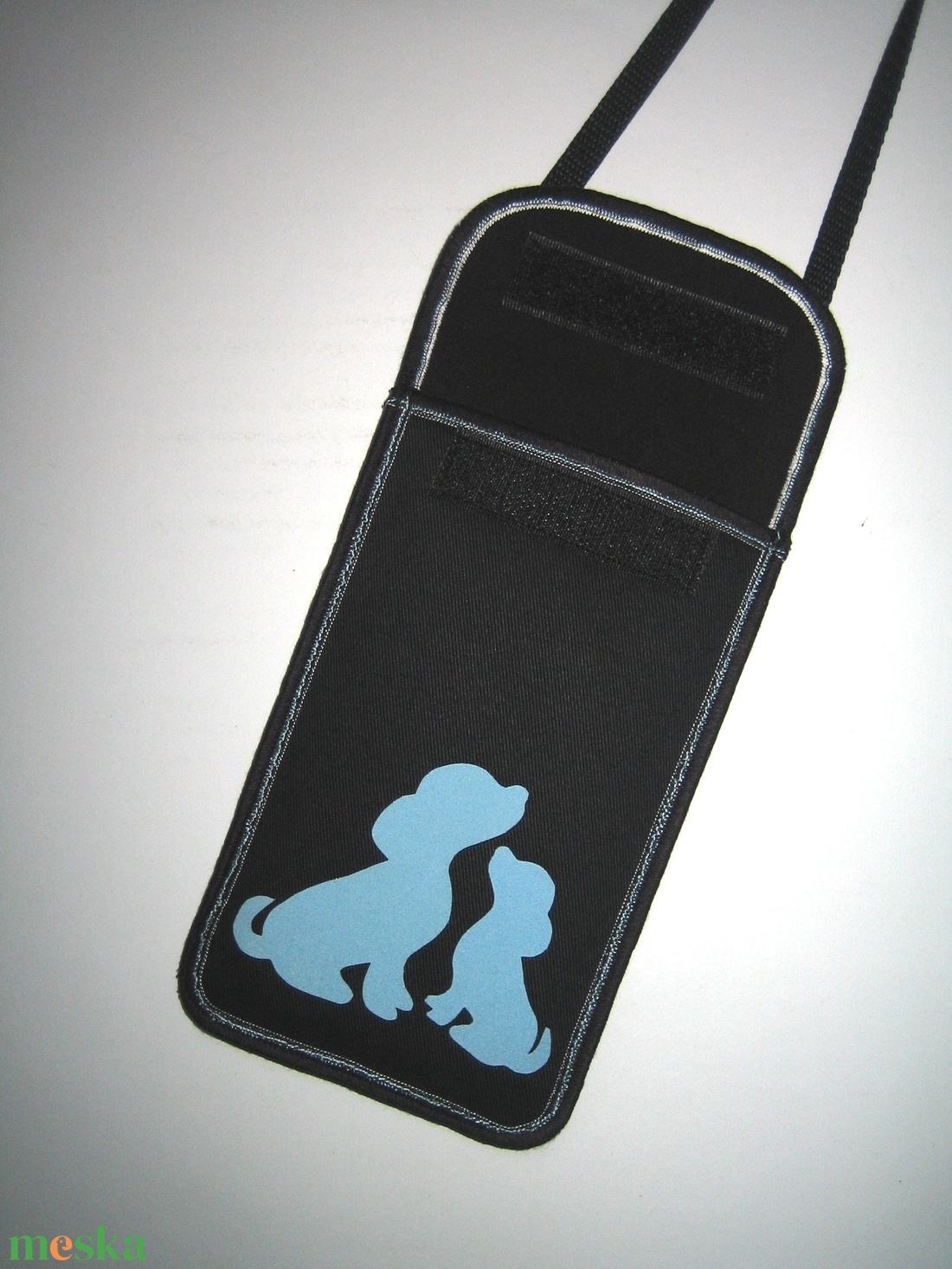 Állíthatópántos mobiltok  Plus-os méretű telefonokhoz  XL-es tok nyakba is akasztható kistáska Kutya és kölyke - táska & tok - pénztárca & más tok - telefontok - Meska.hu