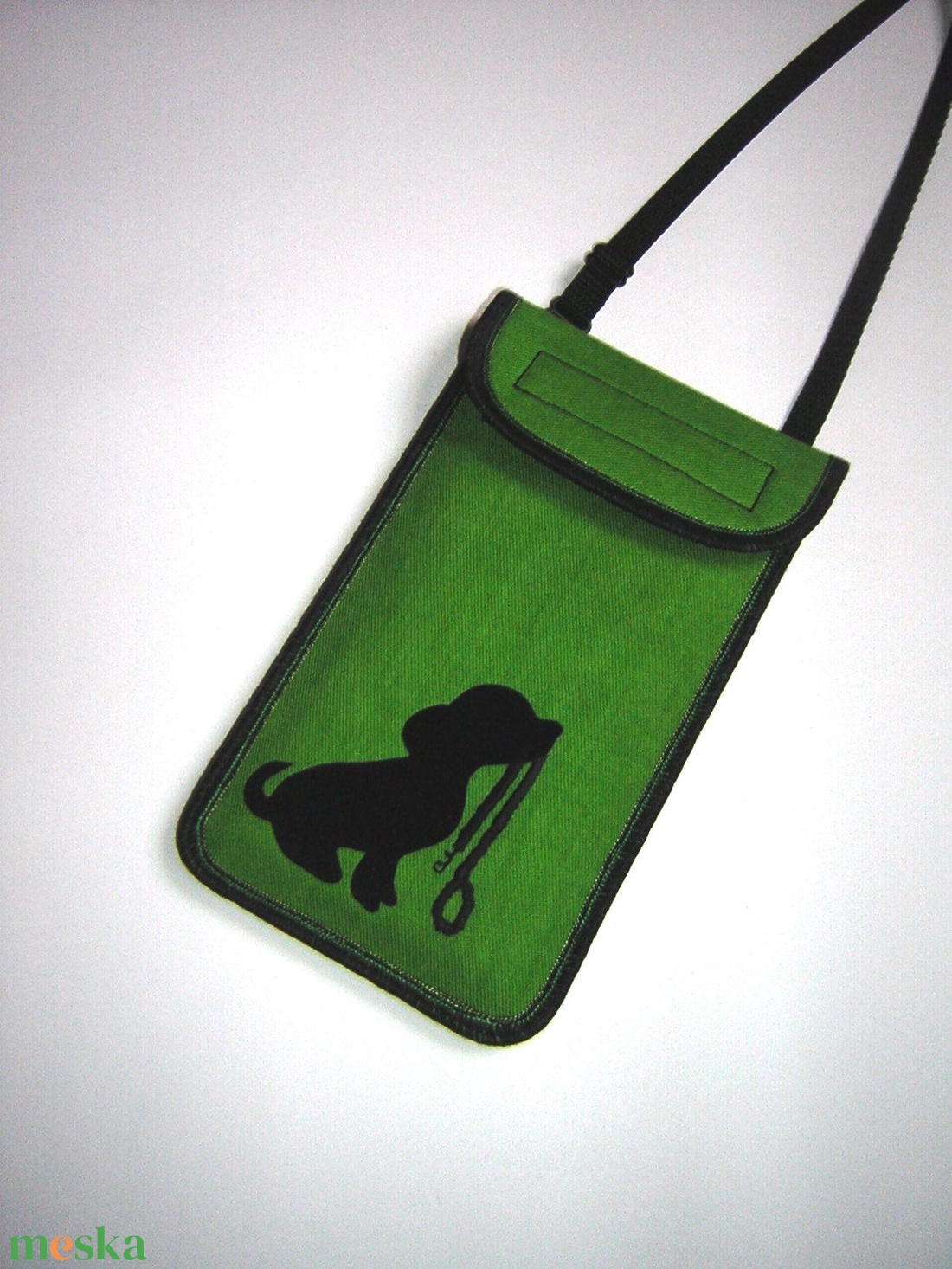 MyDog Mobiltok nagy méretű telefonokhoz állítható pánttal Kutyus pórázzal Zöld-Fekete - táska & tok - pénztárca & más tok - telefontok - Meska.hu MyDog Mobiltok nagy méretű telefonokhoz állítható pánttal Kutyus pórázzal Zöld-Fekete - táska & tok - pénztárca & más tok - telefontok - Meska.hu