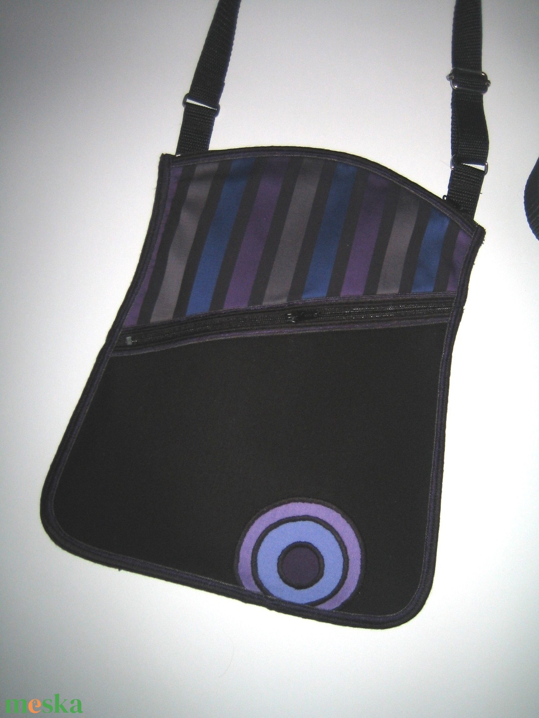 Azonnal szállítható Kis oldaltáska egyedi kistáska fekete-szürke-lila-kék - táska & tok - kézitáska & válltáska - vállon átvethető táska - Meska.hu