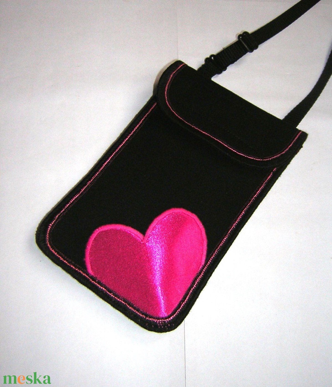 Állítható pántos mobiltok  Plus-os méretű telefonokhoz szív Fekete-Pink #Valeninnap - táska & tok - pénztárca & más tok - telefontok - Meska.hu