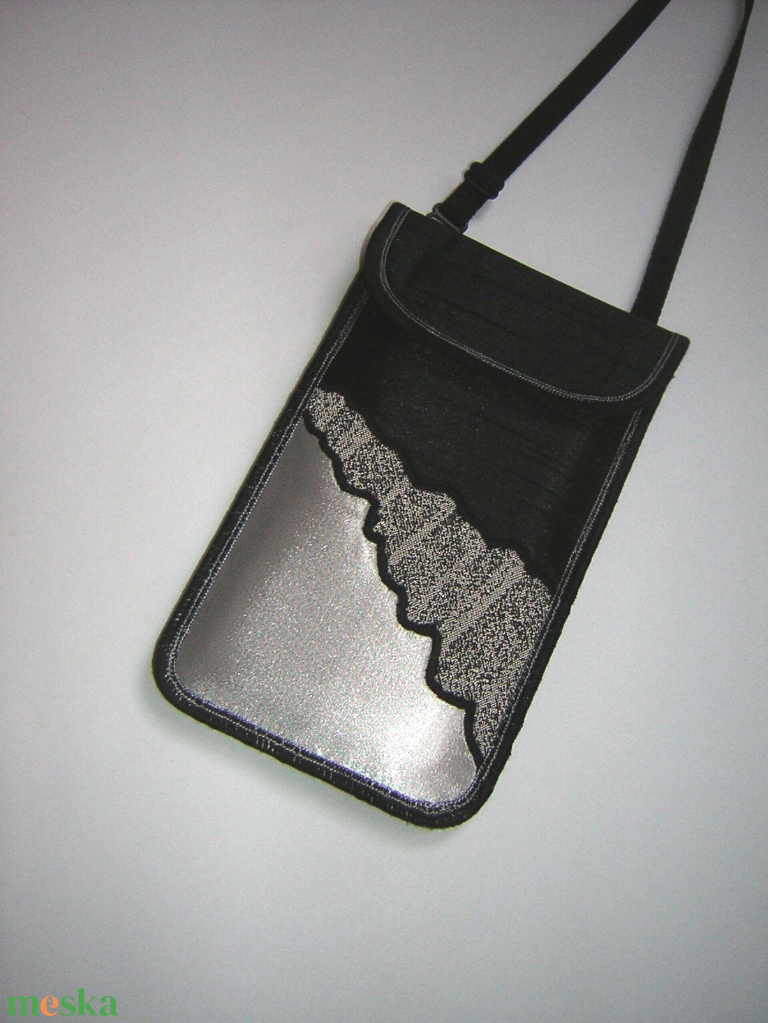 Elegáns Mobiltok állítható pánttal XL telefon tartó oldaltáska 2in1 kistáska fekete-ezüstös-szürke #telefontok#nyakba - táska & tok - pénztárca & más tok - telefontok - Meska.hu Elegáns Mobiltok állítható pánttal XL telefon tartó oldaltáska 2in1 kistáska fekete-ezüstös-szürke #telefontok#nyakba - táska & tok - pénztárca & más tok - telefontok - Meska.hu