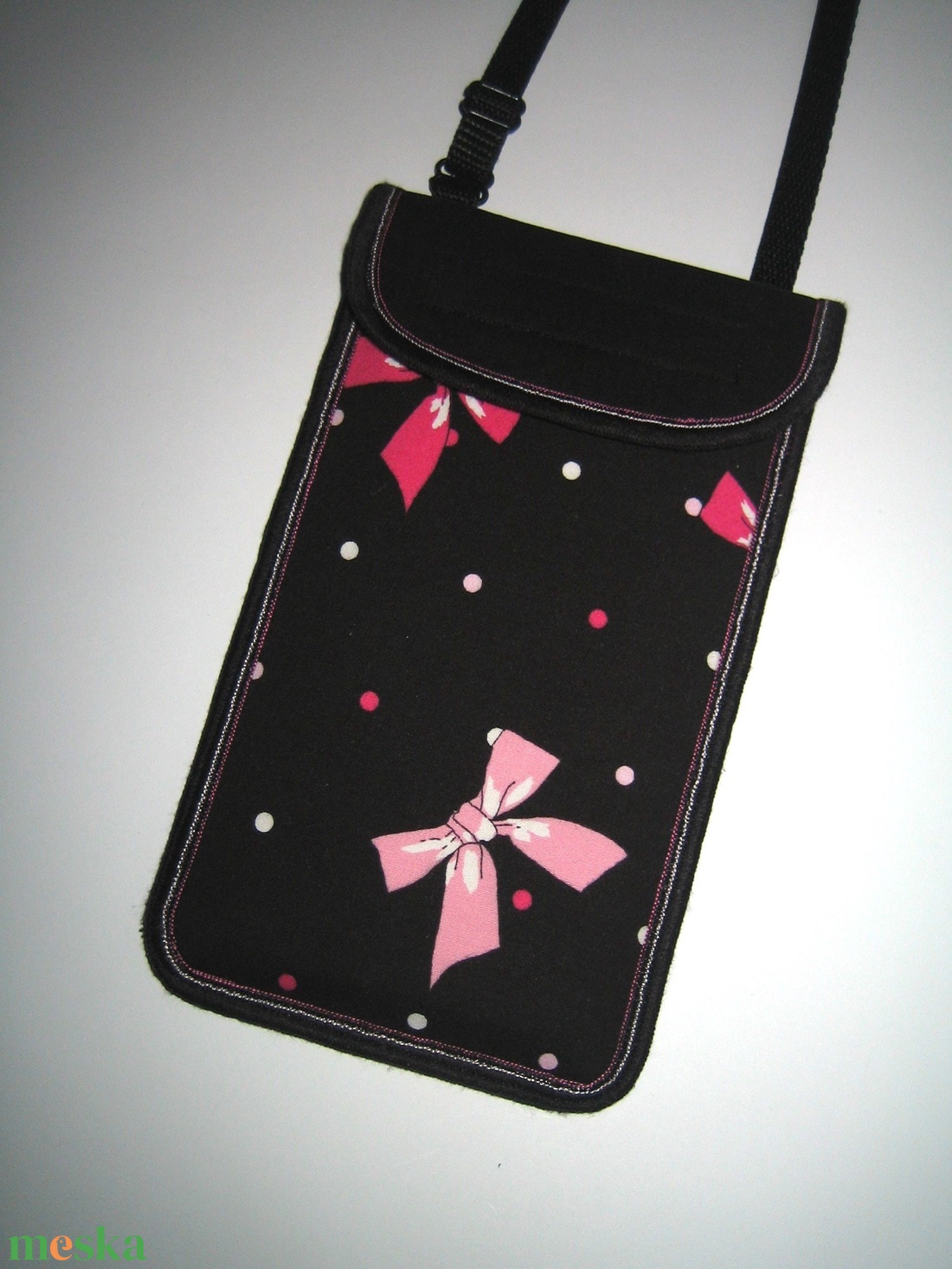 Mobiltok nagyméretű telefonokhoz 2in1 állítható pántos mini oldaltáska fekete-rózsaszín masni - táska & tok - pénztárca & más tok - telefontok - Meska.hu