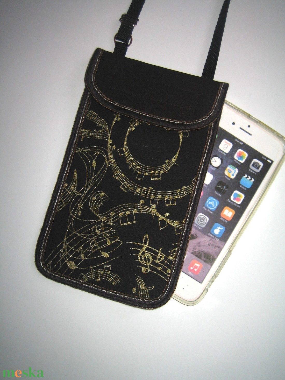 Hangjegyes mobiltok állíthatópántos kistáska nagyméretű telefonhoz Hangjegyek fekete-arany - táska & tok - pénztárca & más tok - telefontok - Meska.hu