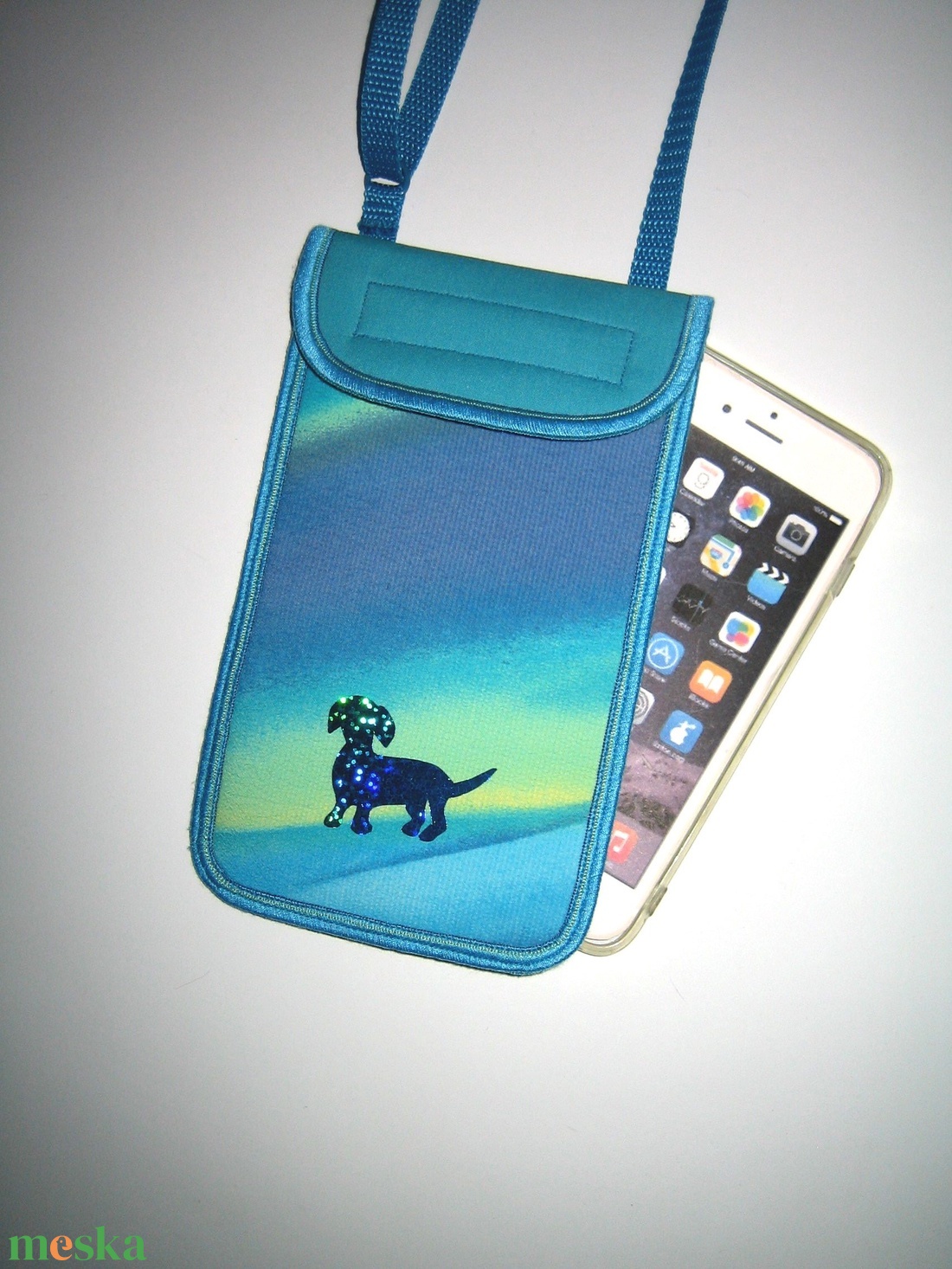 Tacsis mobitok Plus-os méretű telefonokhoz  XL-es tok állítható pánttal Hologramos tacskó kutya - táska & tok - pénztárca & más tok - telefontok - Meska.hu