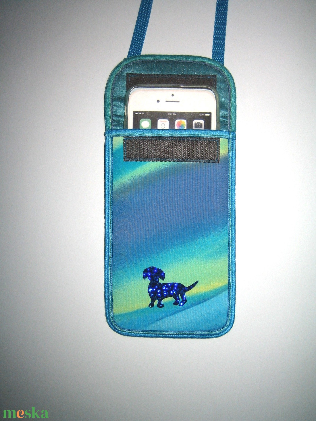 Tacsis mobitok Plus-os méretű telefonokhoz  XL-es tok állítható pánttal Hologramos tacskó kutya #tacskó#telefontok - táska & tok - pénztárca & más tok - telefontok - Meska.hu