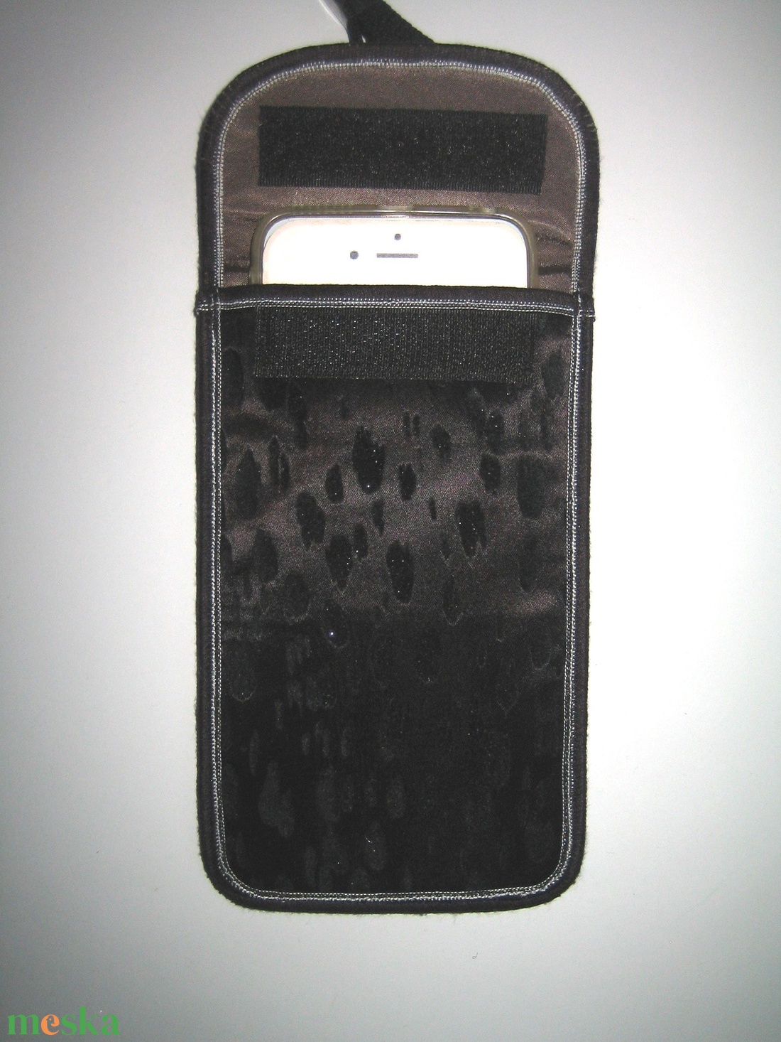 Telefontok állítható pántos mobil tartó Elegáns Nyakba is akasztható kistáska Fekete - táska & tok - pénztárca & más tok - telefontok - Meska.hu Telefontok állítható pántos mobil tartó Elegáns Nyakba is akasztható kistáska Fekete - táska & tok - pénztárca & más tok - telefontok - Meska.hu