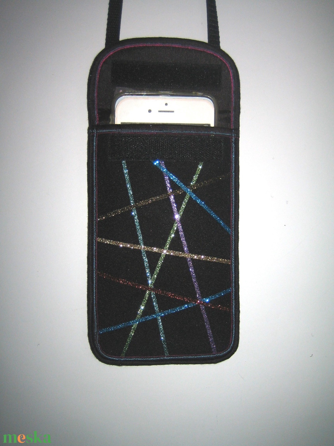Mobiltok állítható pántos kistáska Fekete csillámos csíkokkal #mobiltok - táska & tok - pénztárca & más tok - telefontok - Meska.hu Mobiltok állítható pántos kistáska Fekete csillámos csíkokkal #mobiltok - táska & tok - pénztárca & más tok - telefontok - Meska.hu